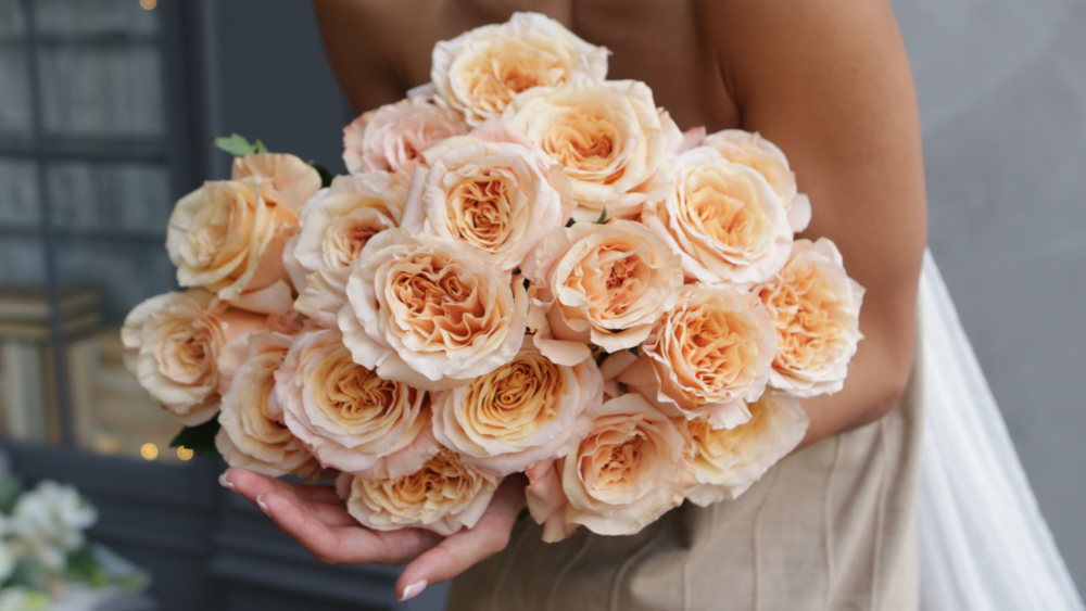 How to Take Care of a Bouquet of Roses